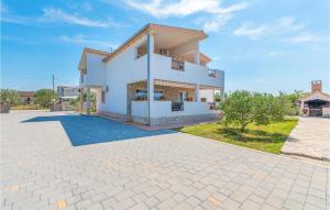 Beautiful Apartment In Biograd With Wifi 