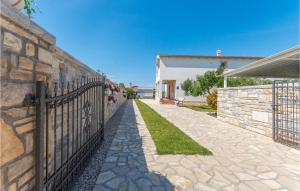 Beautiful Apartment In Biograd With Wifi 