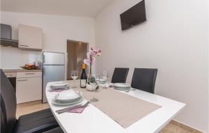 One-Bedroom Apartment In Biograd