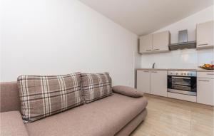 One-Bedroom Apartment In Biograd