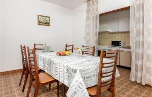 Cozy Apartment In Pula With Kitchen