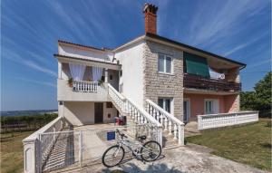 2 Bedroom Gorgeous Apartment In Koromacno 