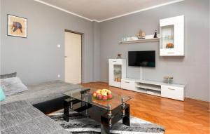 Cozy Apartment In Pula With Kitchen