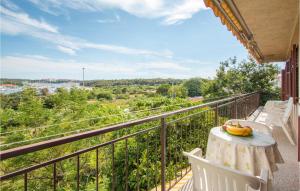 Cozy Apartment In Pula With Kitchen