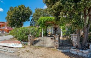 3 Bedroom Beautiful Home In Pavicini