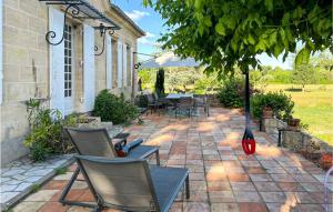 Maisons de vacances Nice Home In Saint-Christoly-De-Blaye : photos des chambres