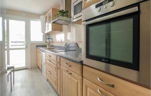 3 Bedroom Nice Apartment In Benajarafe