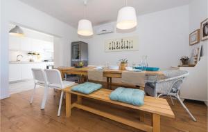 5 Bedroom Pet Friendly Home In Primosten 