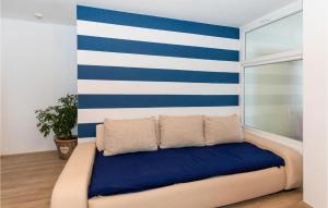 3 Bedroom Awesome Apartment In Klek