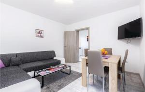 Stunning Home In Smokvica
