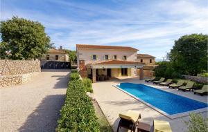 4 Bedroom Lovely Home In Garica