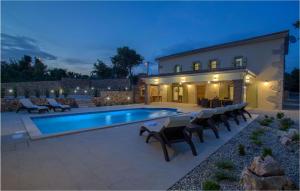 4 Bedroom Lovely Home In Garica