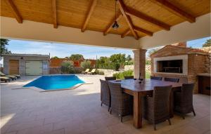 4 Bedroom Lovely Home In Garica 