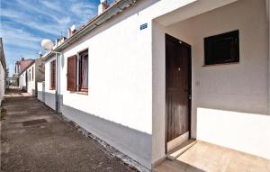Amazing Apartment In Barbariga With Kitchen 