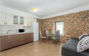 Stunning Home In Sveti Vid Dobrinjski 