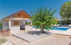 Two-Bedroom Holiday Home In Pakovo Selo