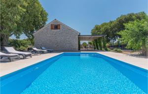 Two-Bedroom Holiday Home In Pakovo Selo