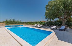 Two-Bedroom Holiday Home In Pakovo Selo