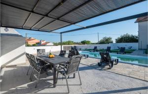 Nice Apartment In Prkos With Wifi