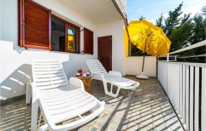 3 Bedroom Gorgeous Apartment In Maslenica 