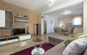 Four-Bedroom Holiday Home In Vodnjan