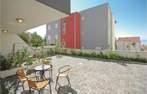 1 Bedroom Stunning Apartment In Makarska 