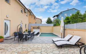 Four-Bedroom Holiday Home In Vodnjan