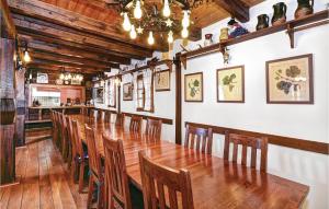 Six-Bedroom Holiday Home In Jastrebarsko