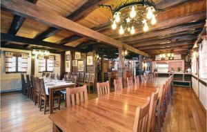 Six-Bedroom Holiday Home In Jastrebarsko