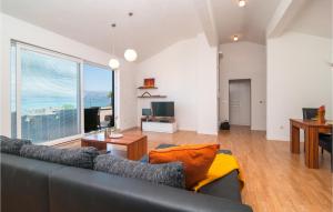 Stunning Apartment In Sutivan With Wifi