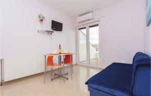 Beautiful Apartment In Kornic With Kitchen 