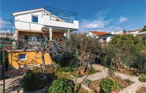 Two-Bedroom Apartment In Seget Vranjica