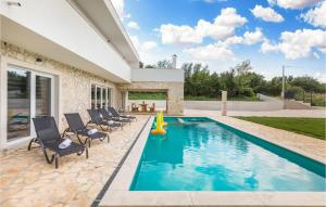 4 Bedroom Beautiful Home In Jursici