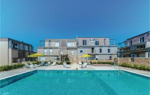 Cozy Apartment In Povljana With House Sea View 