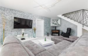 4 Bedroom Beautiful Home In Jursici