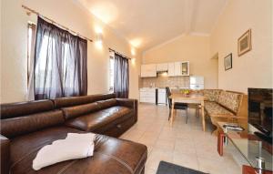 1 Bedroom Stunning Apartment In Vir 