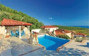 Awesome Home In Cara With Jacuzzi - Smokvica