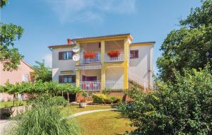 4 Bedroom Stunning Apartment In Labin 