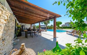 Amazing Home In Galizana