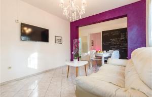 1 Bedroom Lovely Apartment In Pula 
