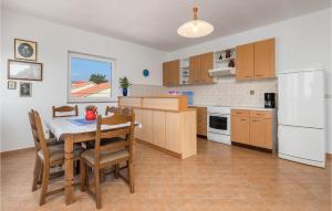 Amazing Apartment In Barbat-Rab With Wifi 