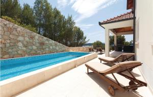 5 Bedroom Cozy Home In Prizba