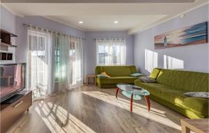 3 Bedroom Nice Apartment In Pula