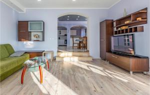 3 Bedroom Nice Apartment In Pula