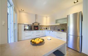 3 Bedroom Nice Home In Risika 