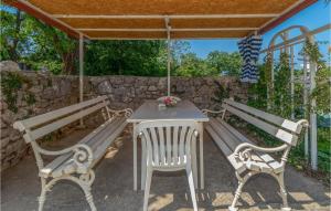 Cozy Home In Grizane With Kitchen 