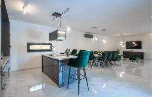 3 Bedroom Nice Home In Nedescina 
