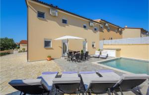 Four-Bedroom Holiday Home In Vodnjan