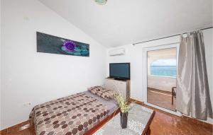 Gorgeous Apartment In Okrug Gornji