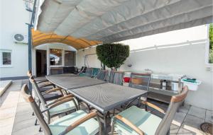 Amazing Apartment In Split With Kitchen 